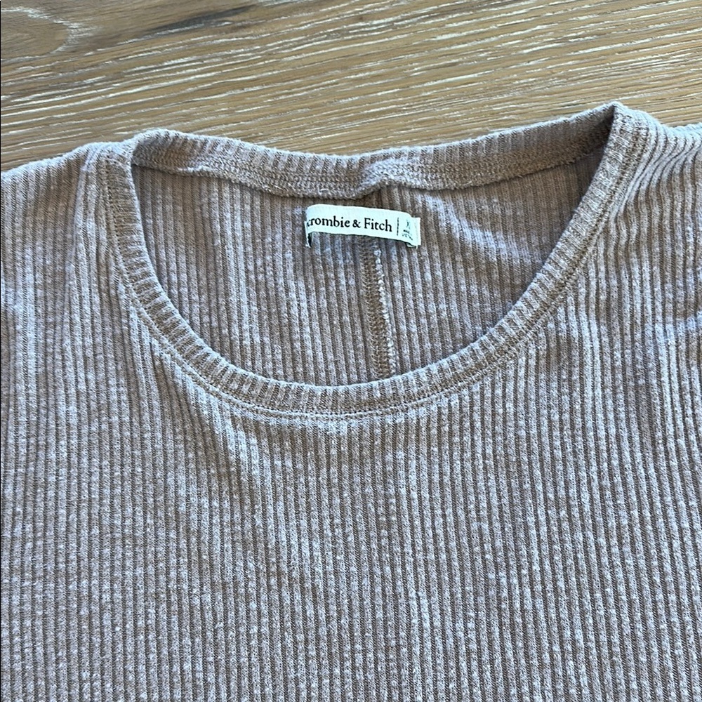 A&F Ribbed Top - Picture 4 of 6